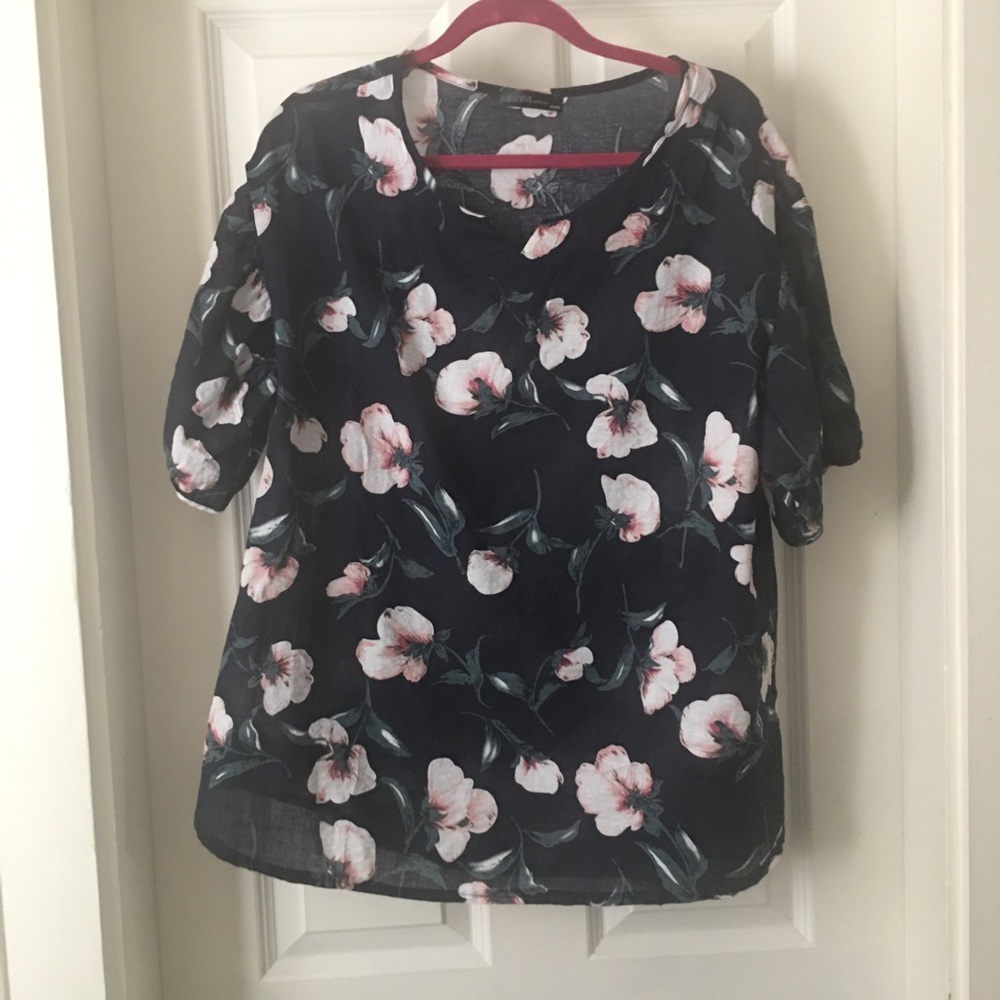 New Short sleeve lightweight top